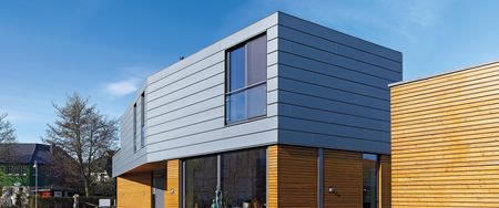 Wohnhaus mit RHEINZINK-Horizontalpaneel Wohnhaus mit RHEINZINK-Horizontalpaneel